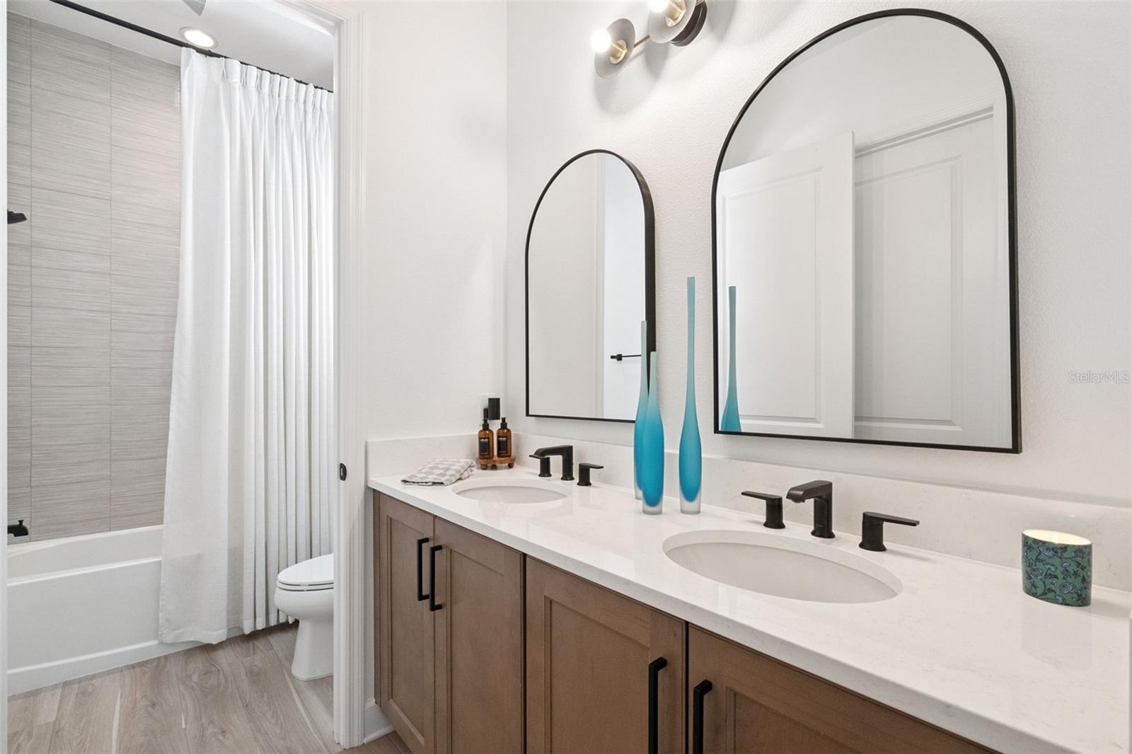 Image 38 of 58 For 6410 Trailblaze Bend