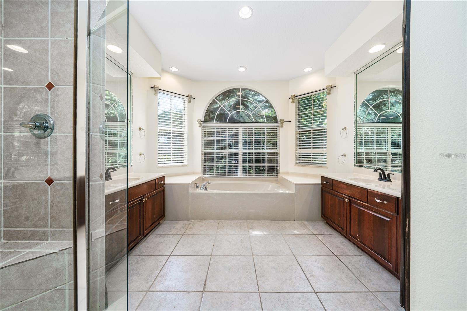 Image 21 of 46 For 140 Seville Chase Drive