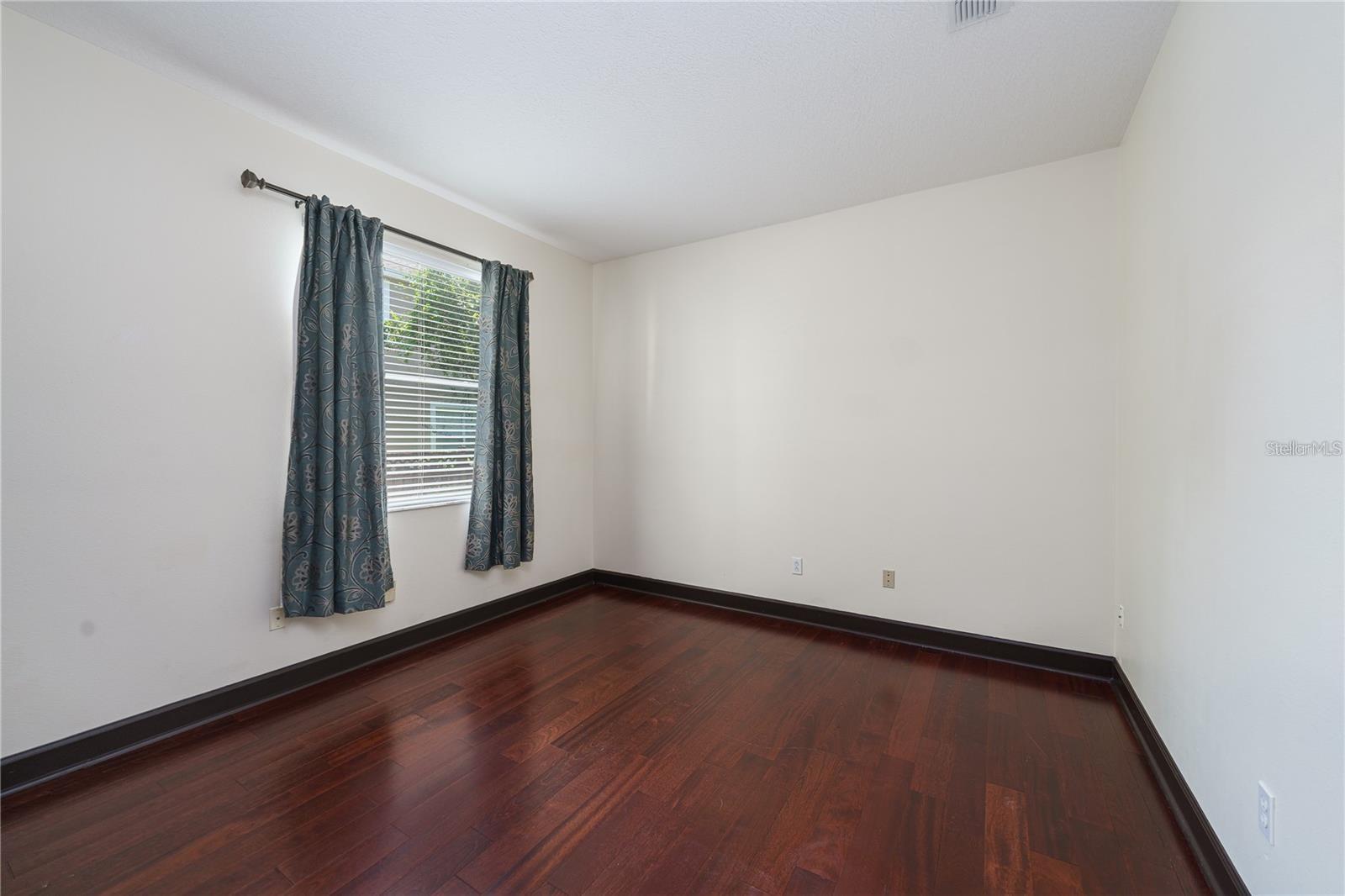 Image 27 of 46 For 140 Seville Chase Drive