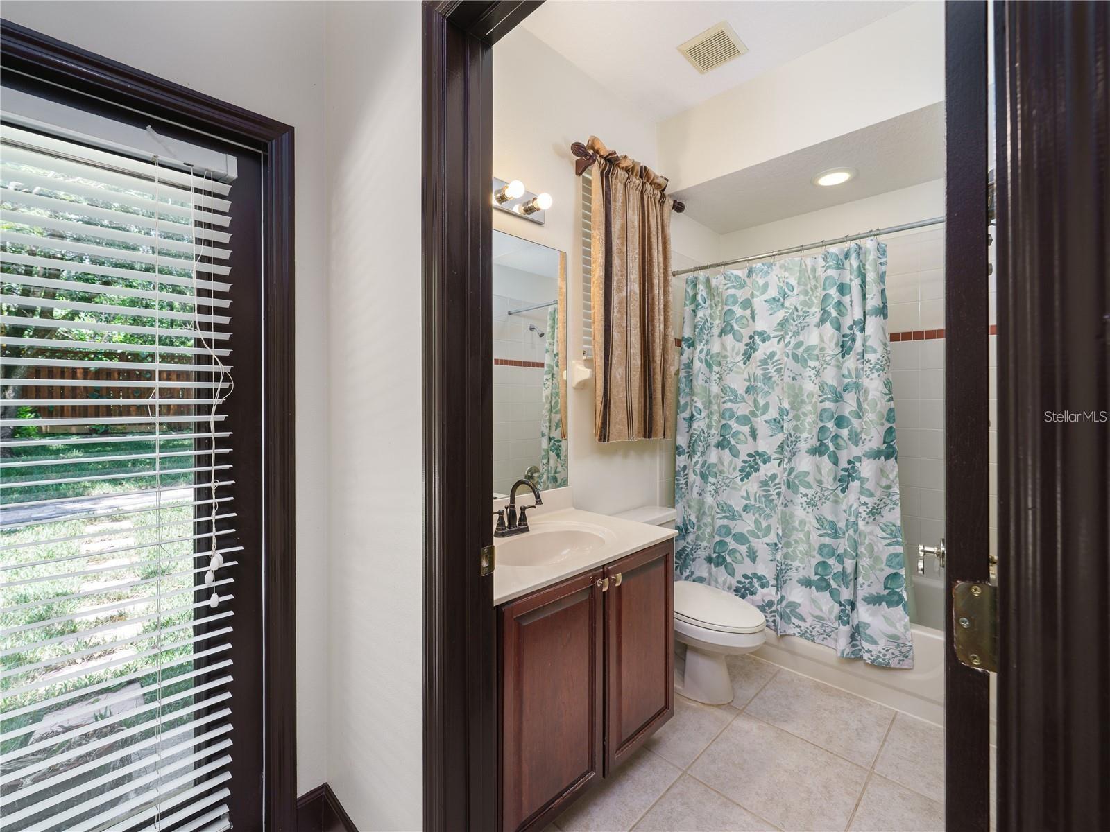 Image 29 of 46 For 140 Seville Chase Drive