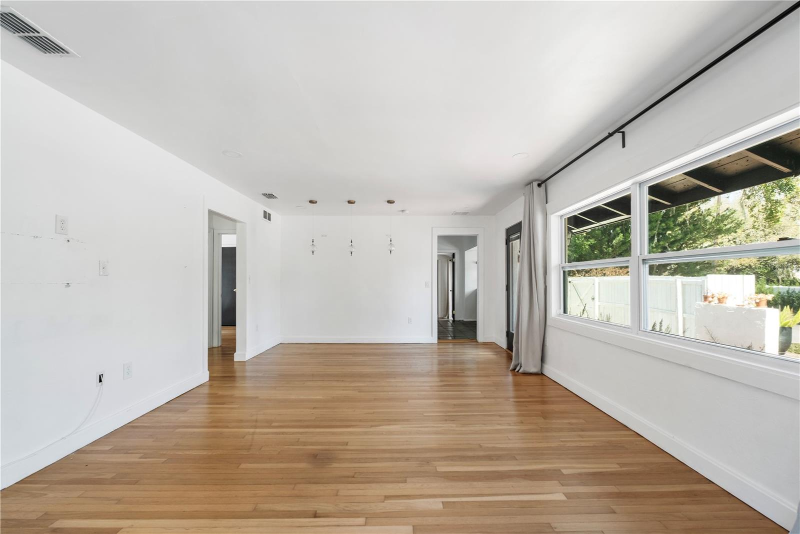 Image 4 of 22 For 1655 Sunnyside Drive