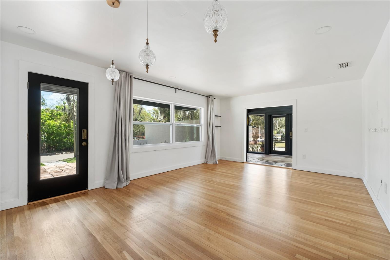 Image 5 of 22 For 1655 Sunnyside Drive