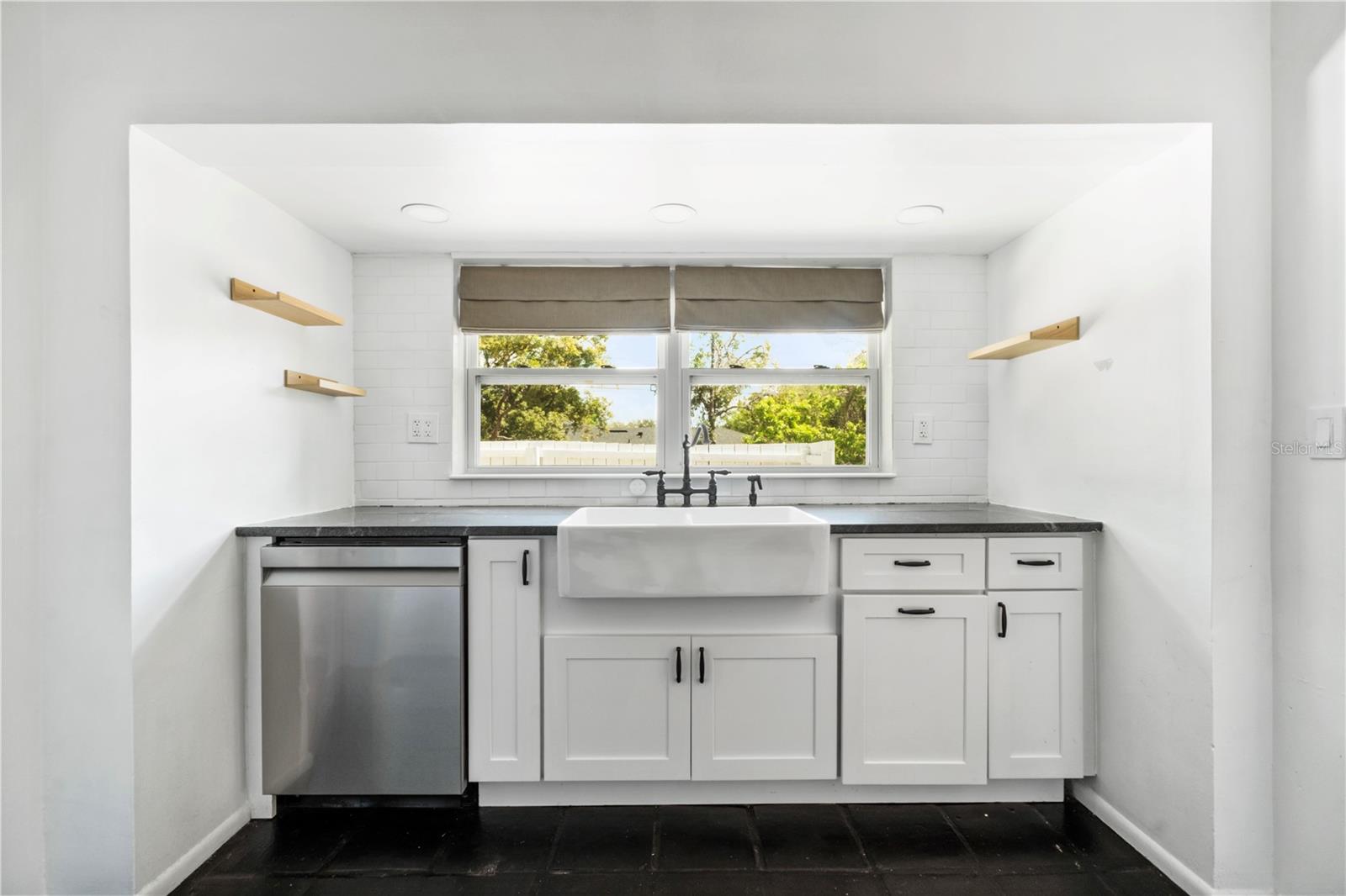 Image 8 of 22 For 1655 Sunnyside Drive