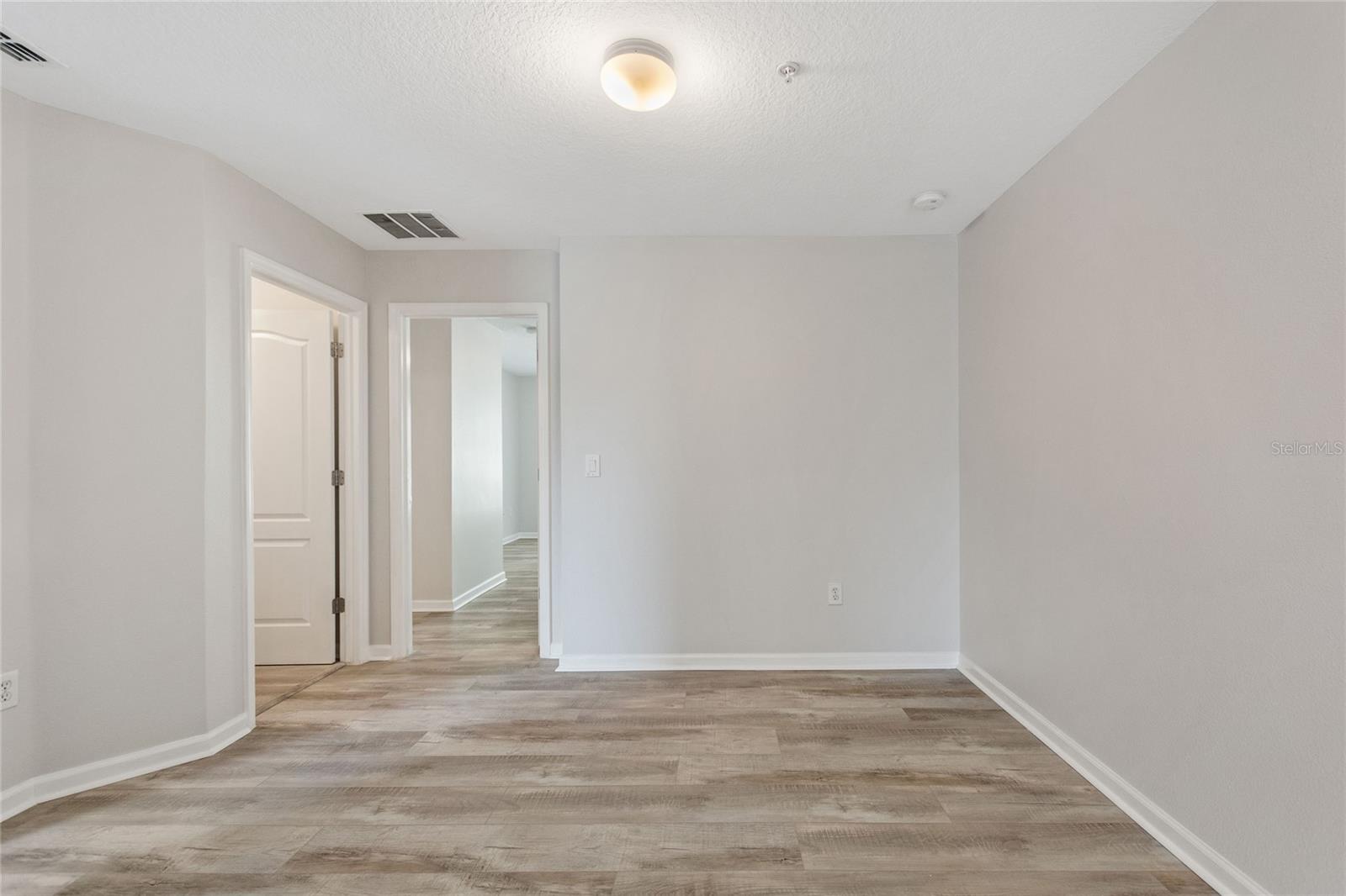 Image 22 of 48 For 1220 Priory Circle