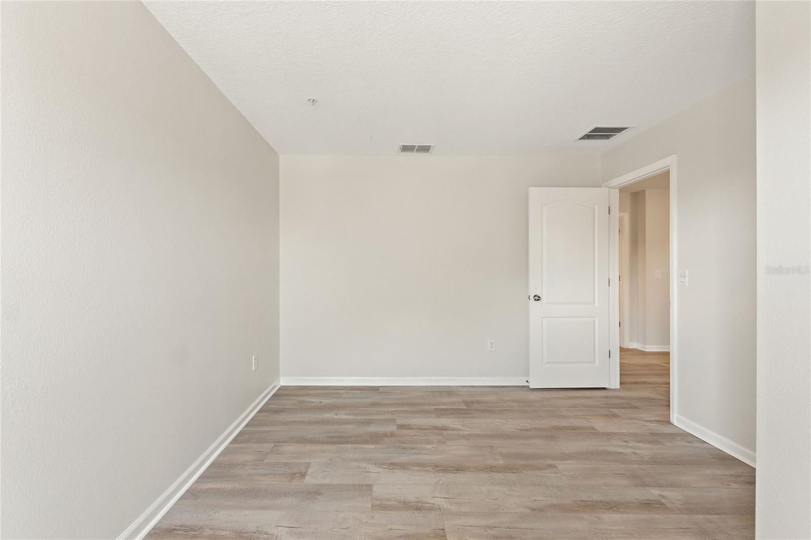 Image 29 of 48 For 1220 Priory Circle