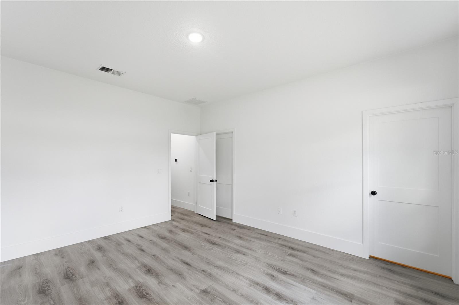 Image 22 of 31 For 2861 Dellwood Street