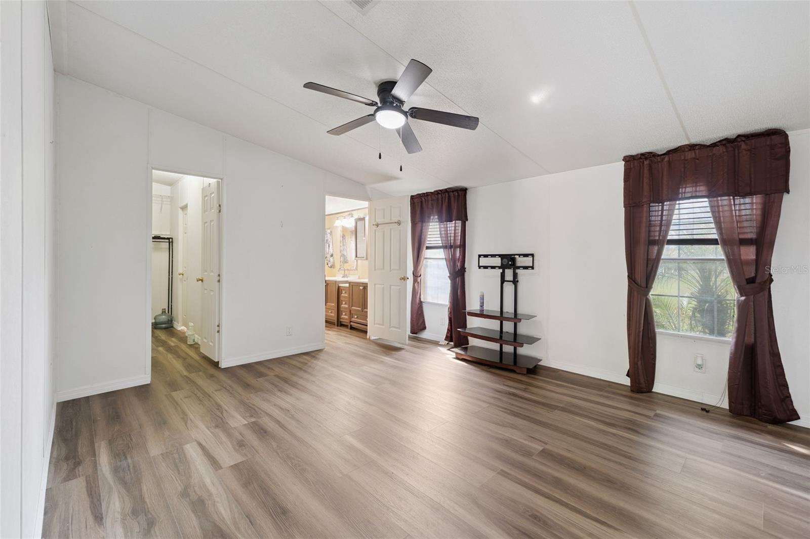 Image 14 of 35 For 33601 Tammy Lane