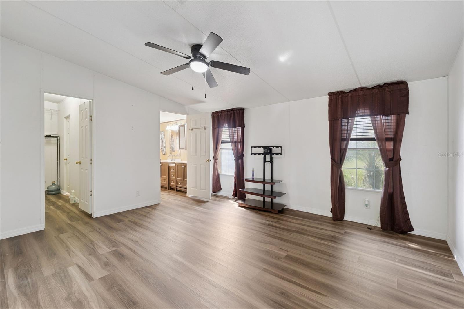 Image 15 of 35 For 33601 Tammy Lane