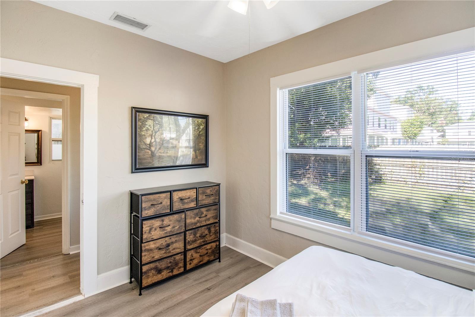 Image 16 of 25 For 702 2nd Avenue