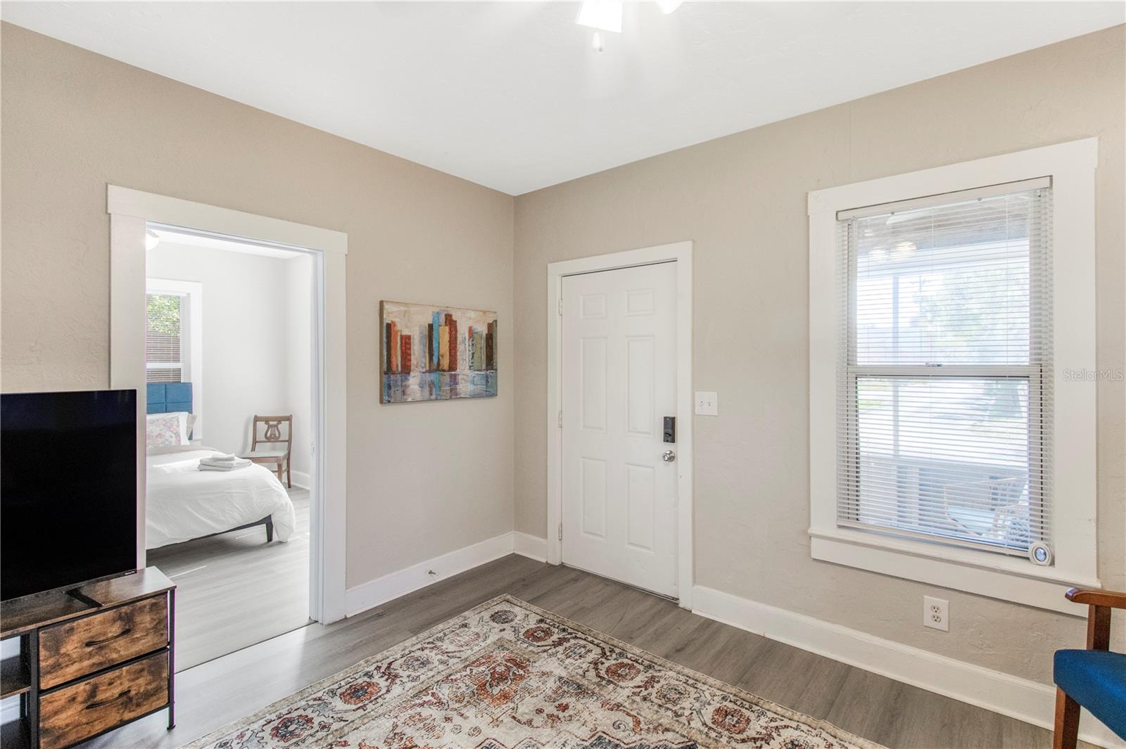 Image 5 of 25 For 702 2nd Avenue