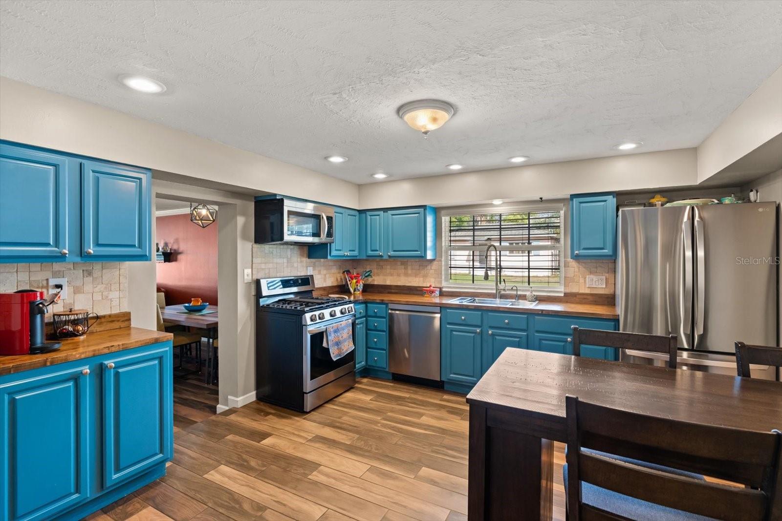 Image 11 of 43 For 2 Steele Street