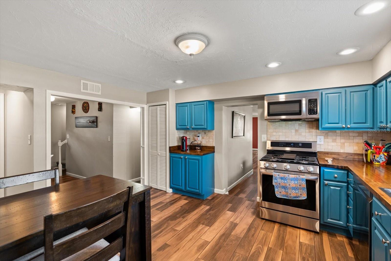 Image 12 of 43 For 2 Steele Street