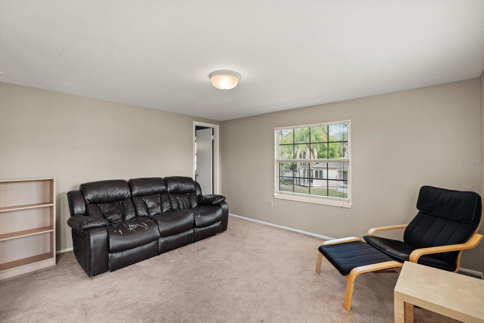 Image 34 of 43 For 2 Steele Street