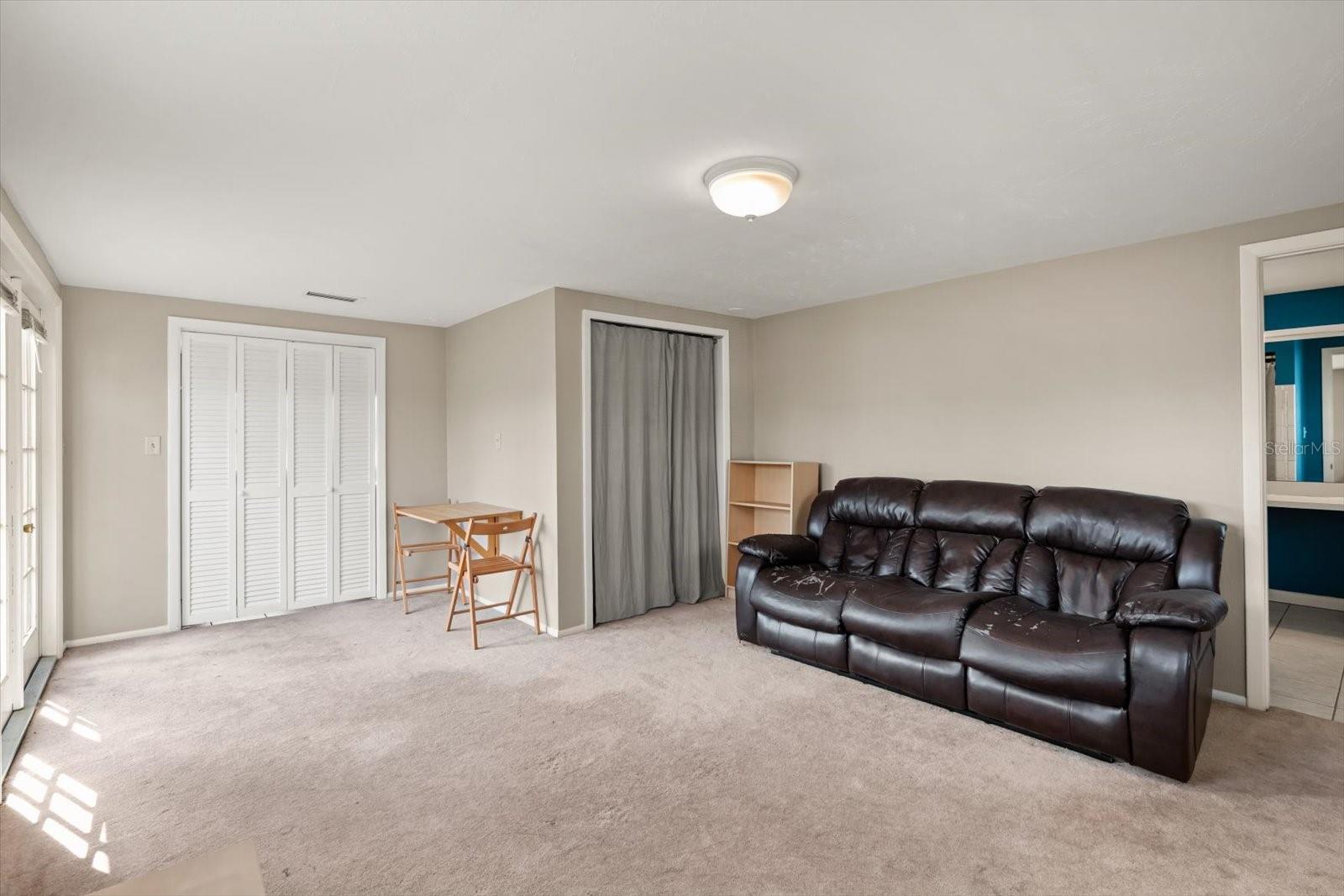 Image 36 of 43 For 2 Steele Street