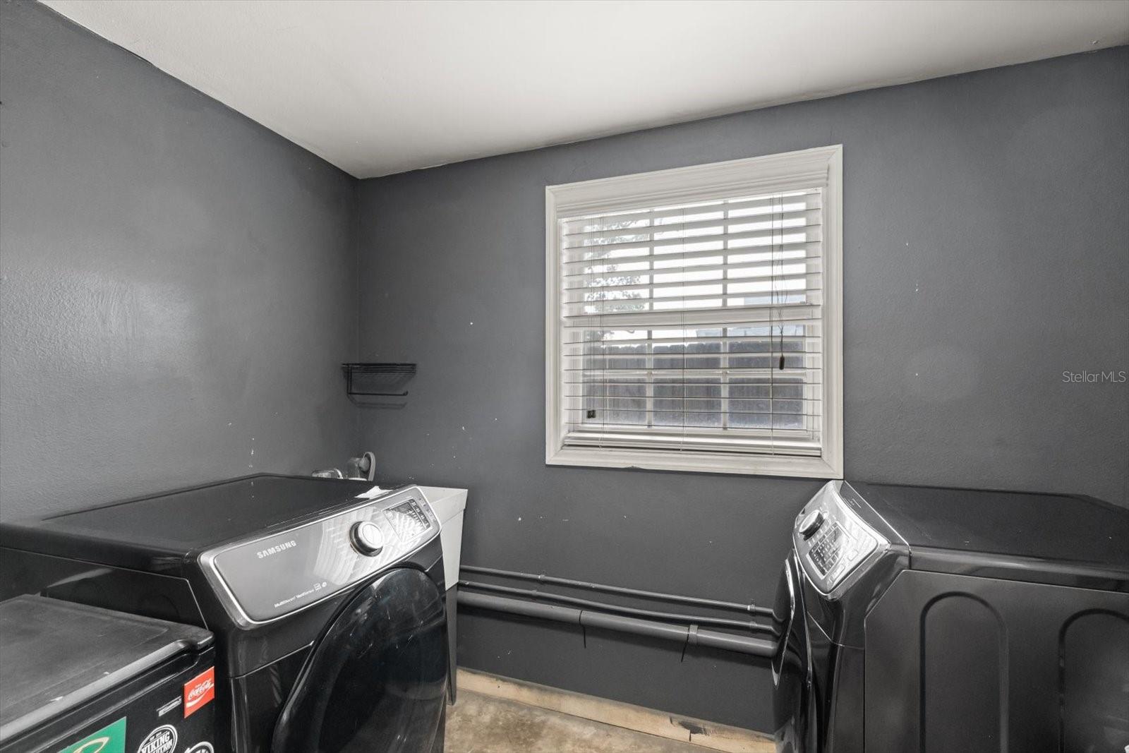 Image 39 of 43 For 2 Steele Street