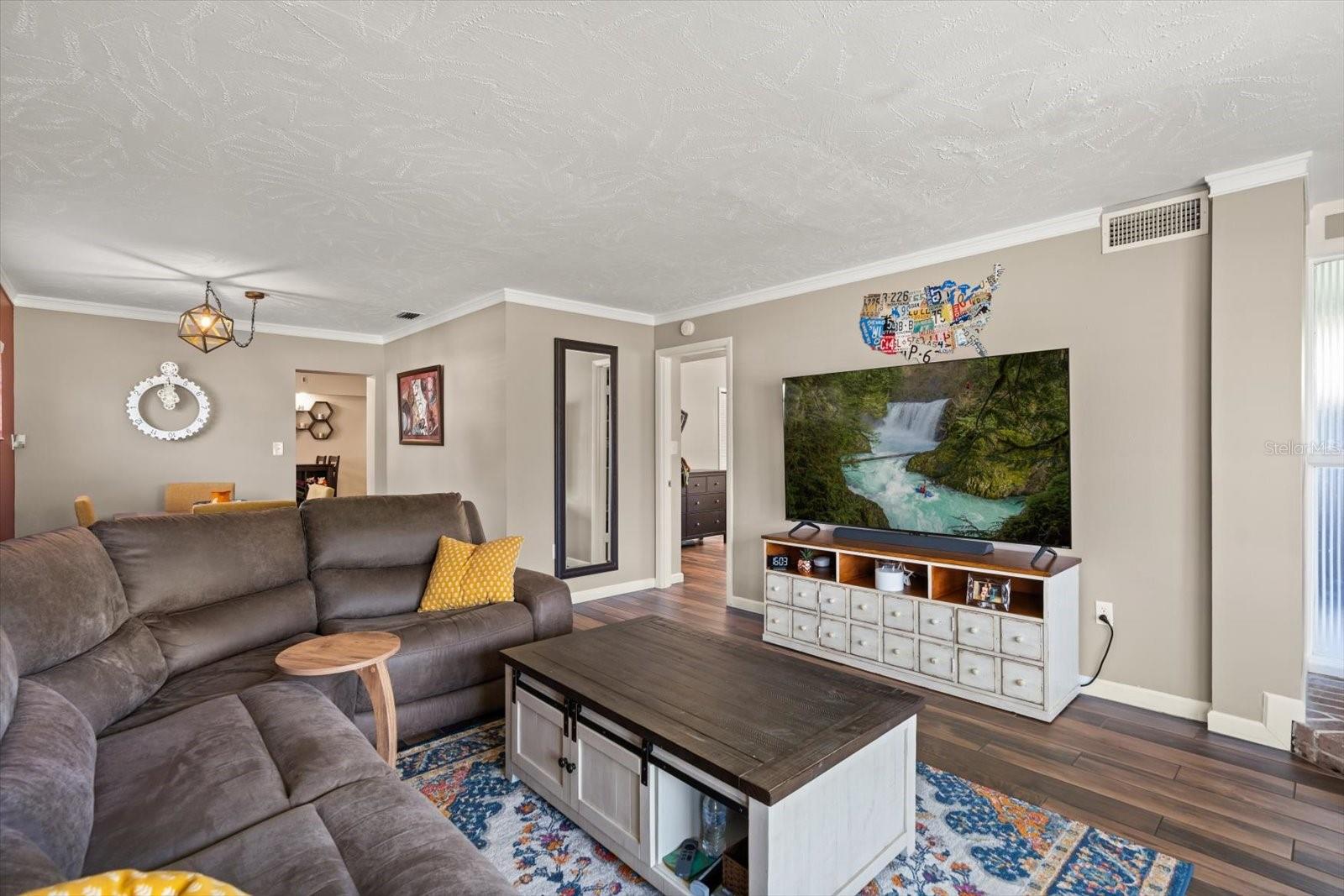 Image 5 of 43 For 2 Steele Street