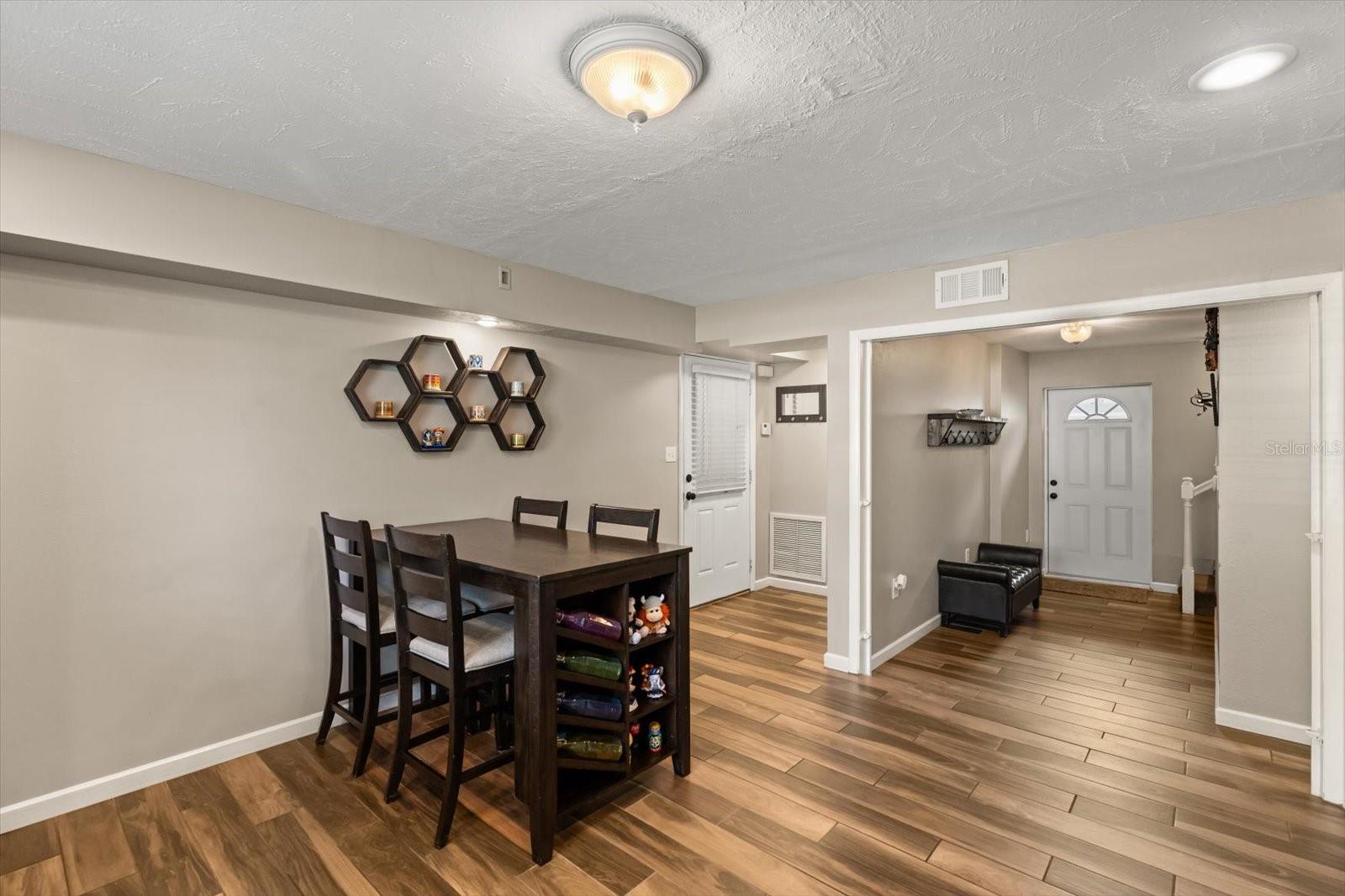 Image 8 of 43 For 2 Steele Street