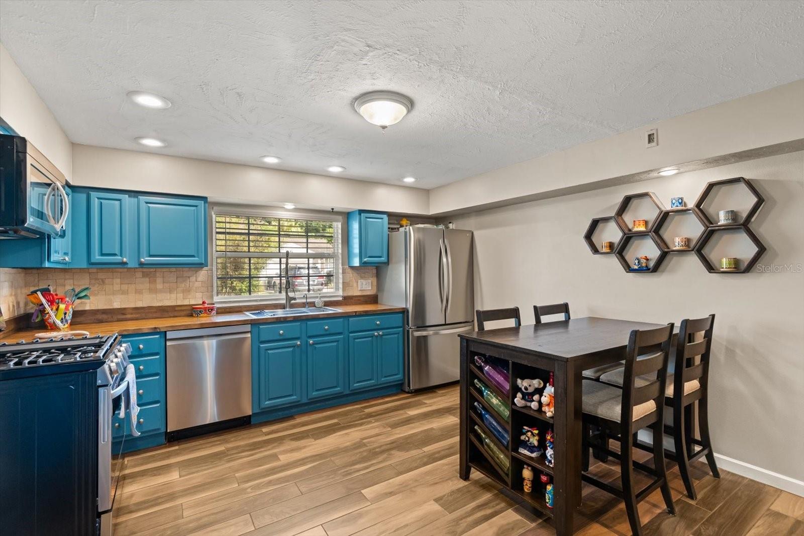 Image 9 of 43 For 2 Steele Street