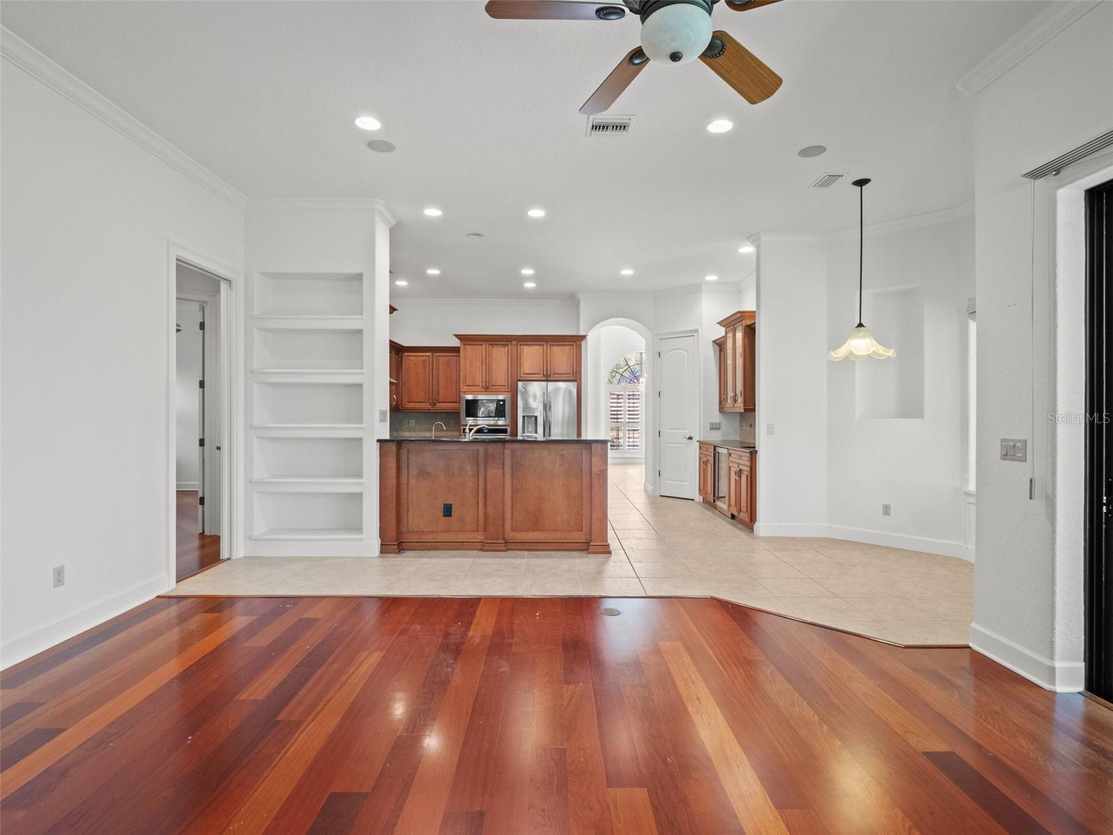 Image 13 of 52 For 5236 Shoreline Circle