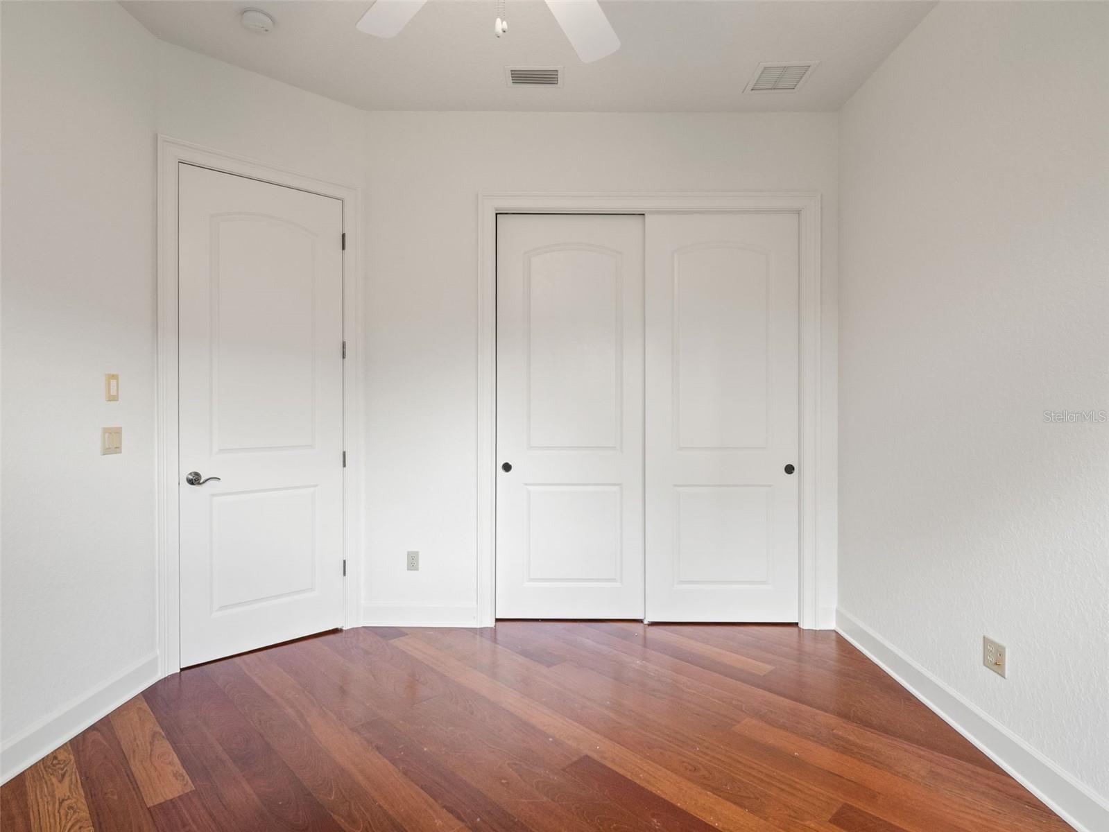 Image 27 of 52 For 5236 Shoreline Circle