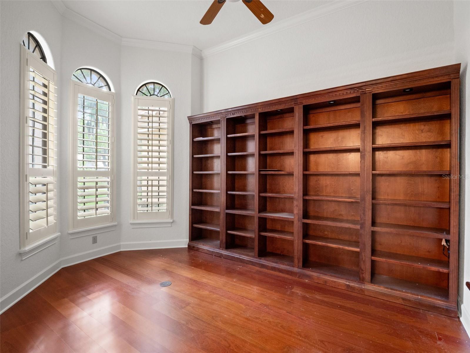 Image 5 of 52 For 5236 Shoreline Circle