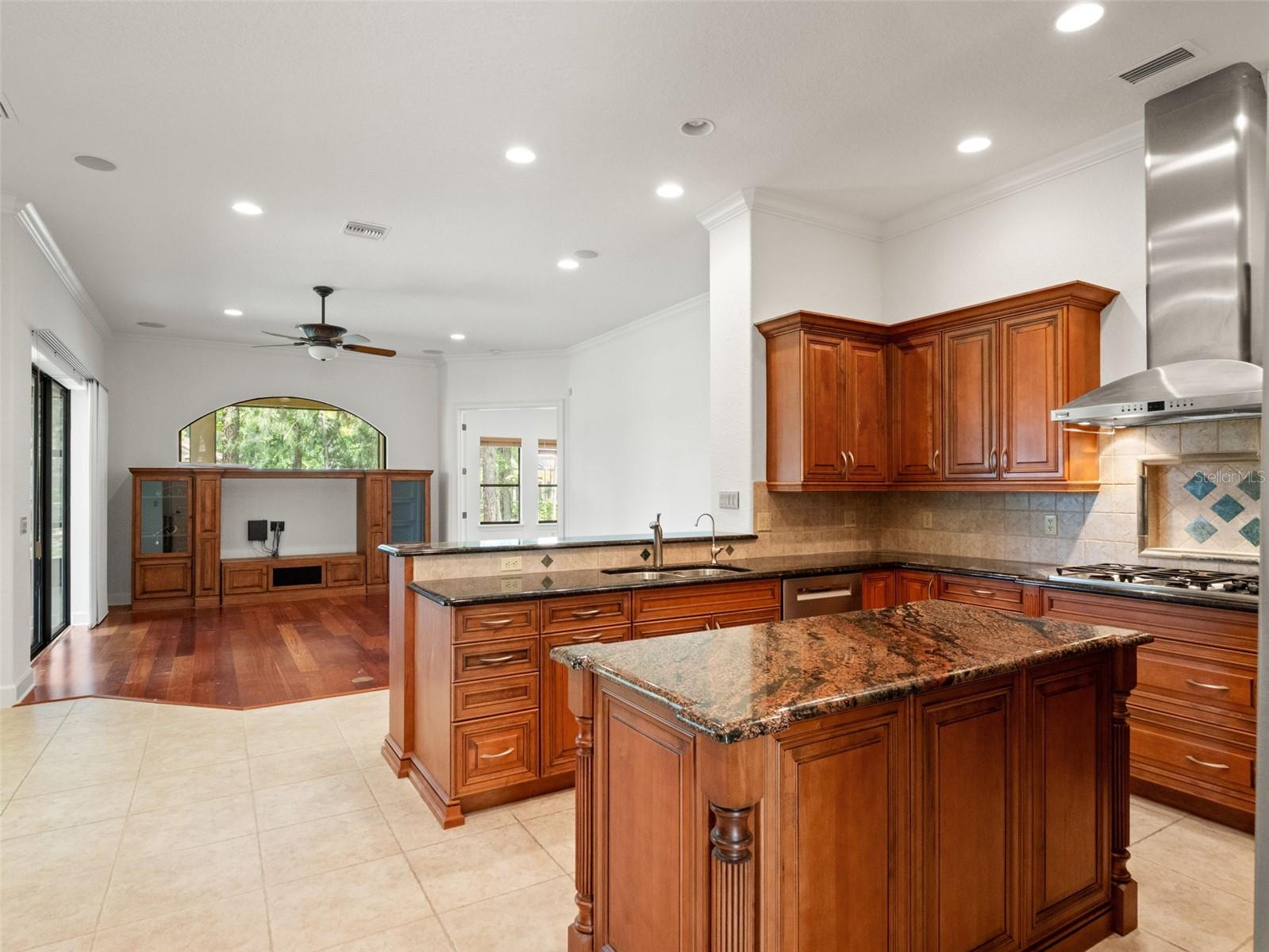 Image 9 of 52 For 5236 Shoreline Circle