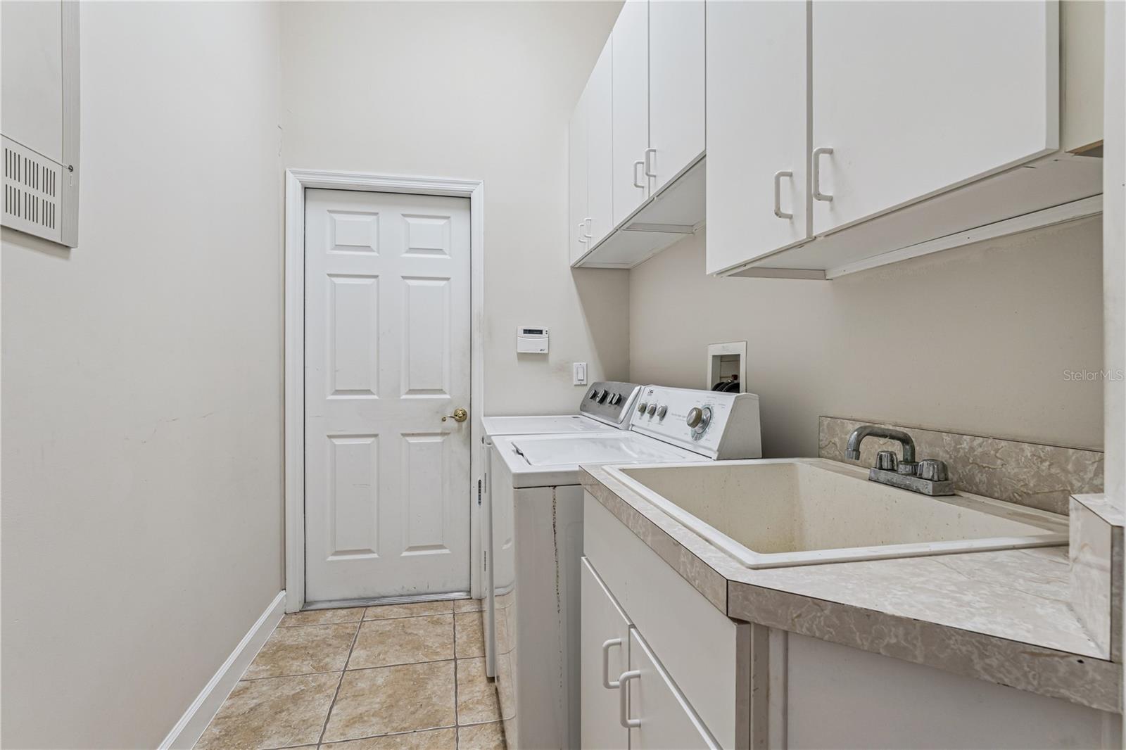 Image 24 of 27 For 1949 Deerview Place