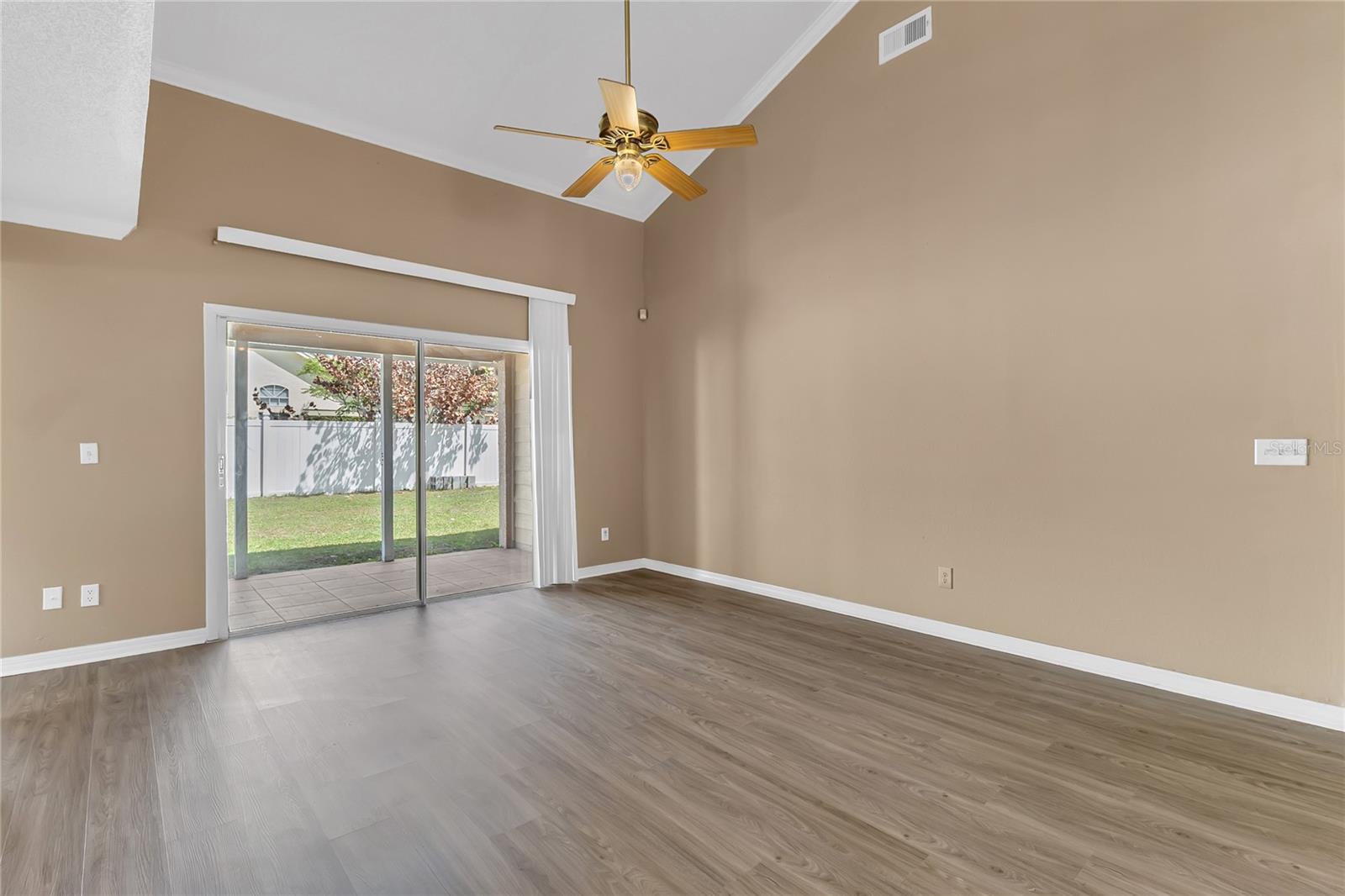 Image 11 of 40 For 12639 Crayford Avenue