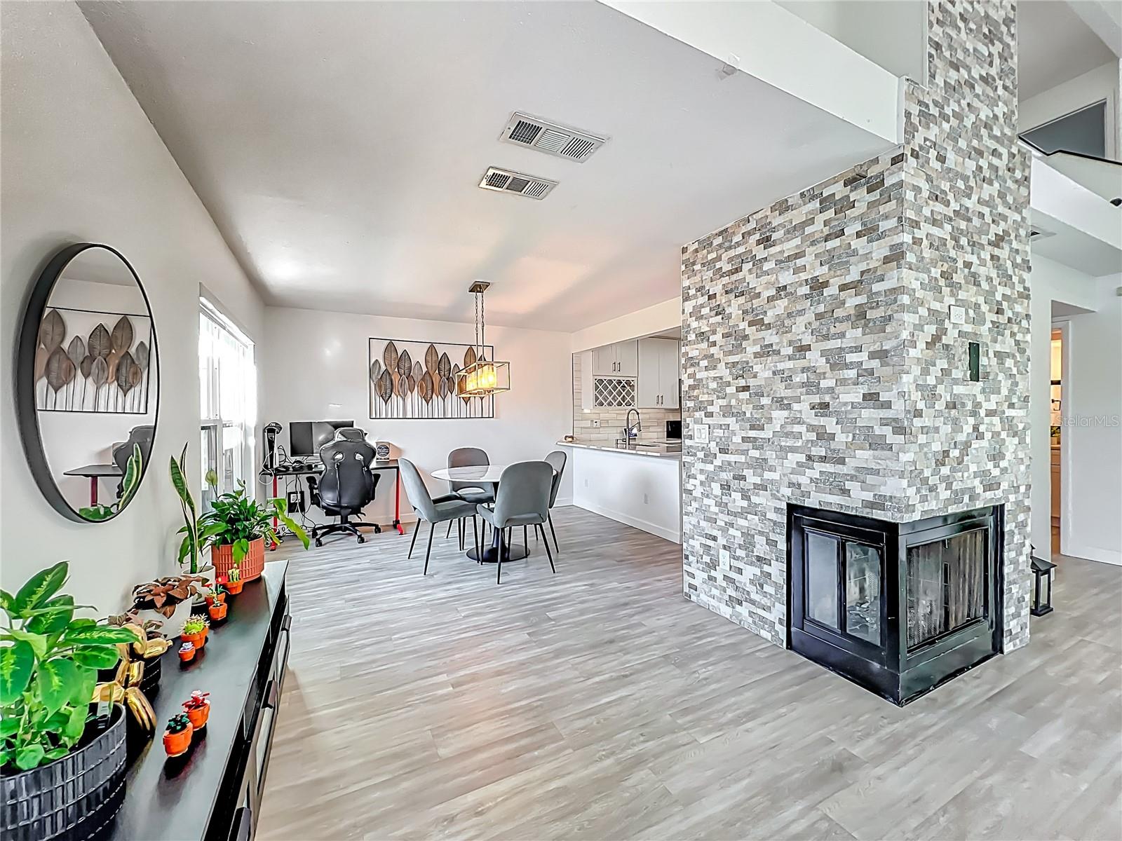 Image 11 of 40 For 445 Amethyst Way