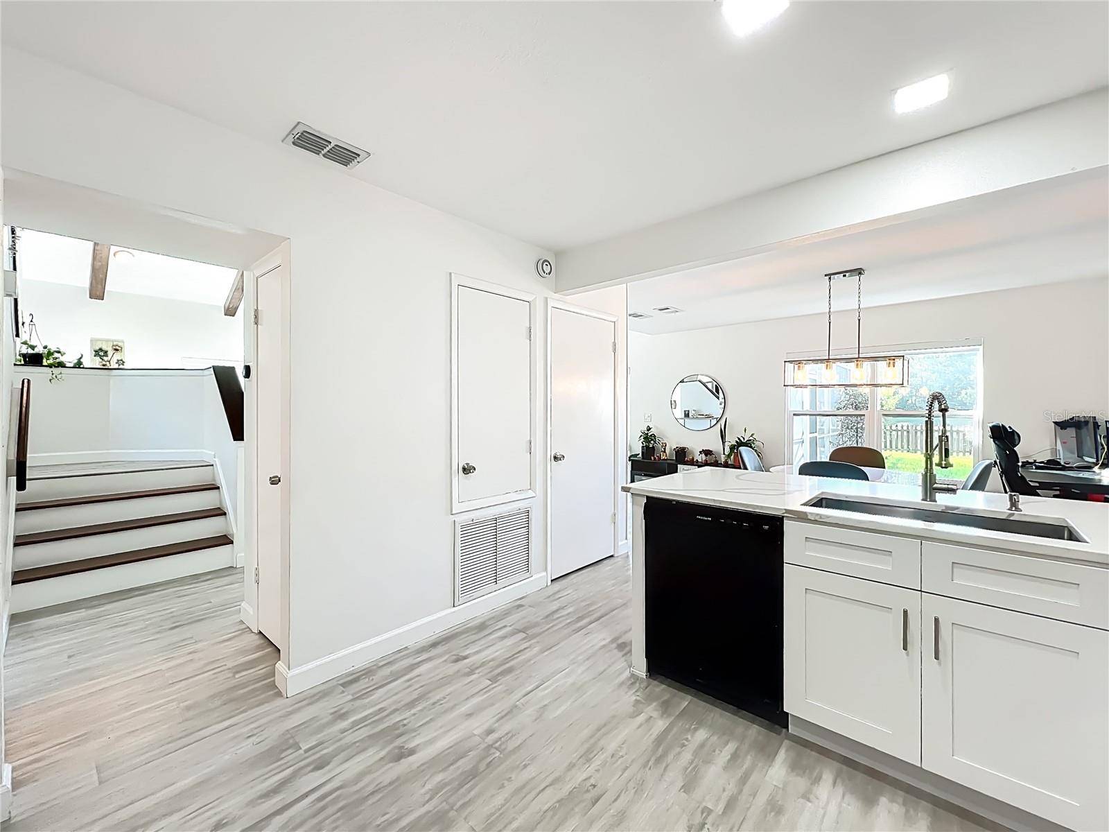 Image 16 of 40 For 445 Amethyst Way