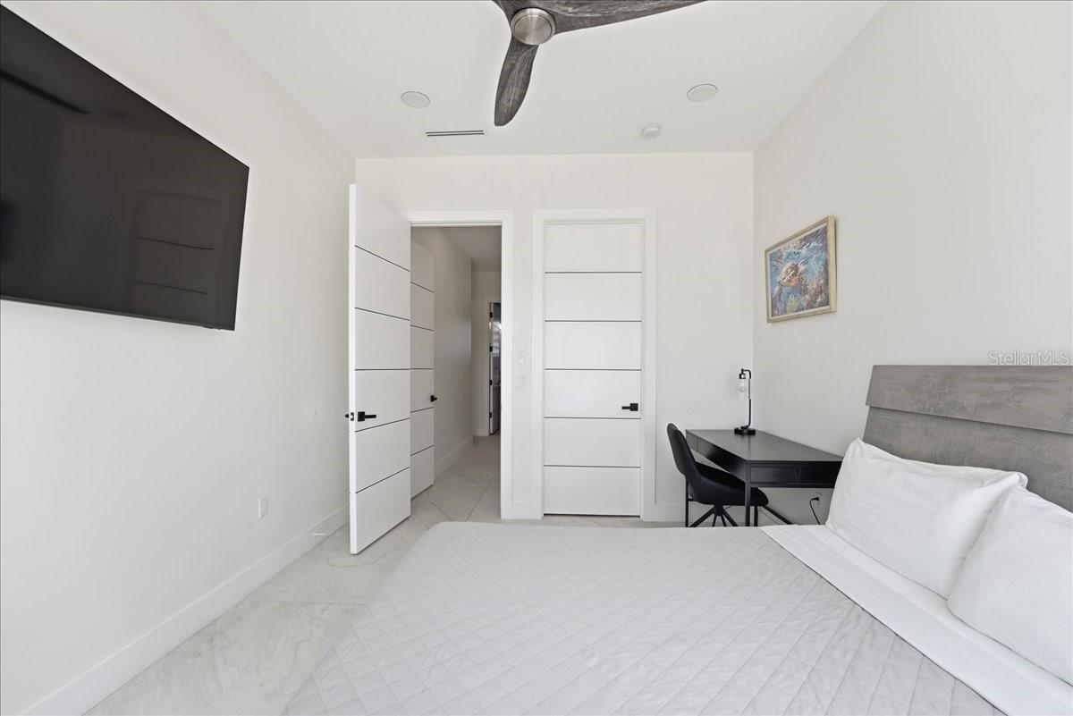 Image 19 of 66 For 2175 Tropical Trail