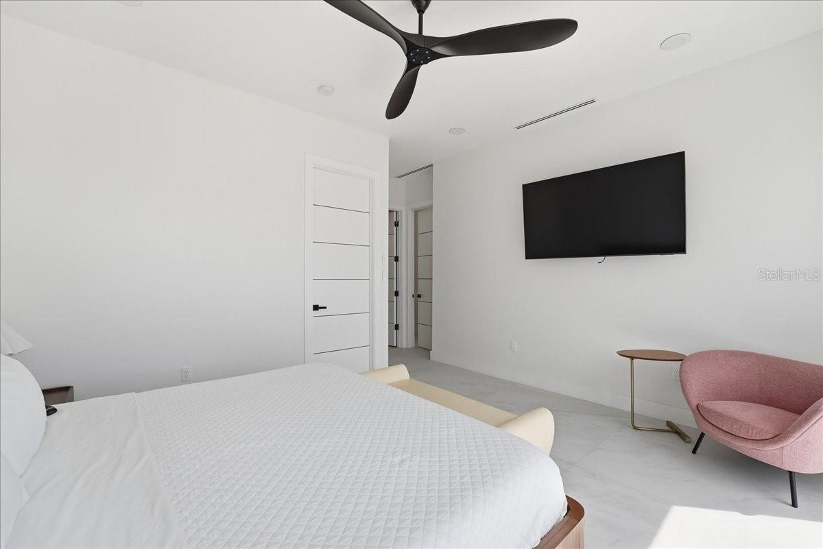 Image 24 of 66 For 2175 Tropical Trail