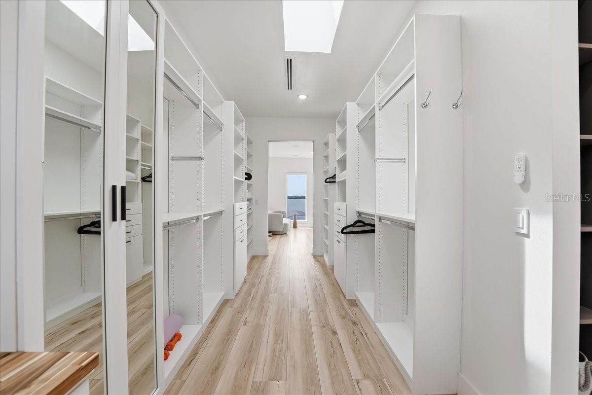 Image 33 of 66 For 2175 Tropical Trail