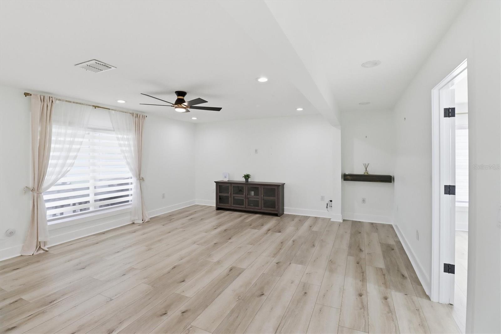 Image 19 of 61 For 16948 Corner Hill Court