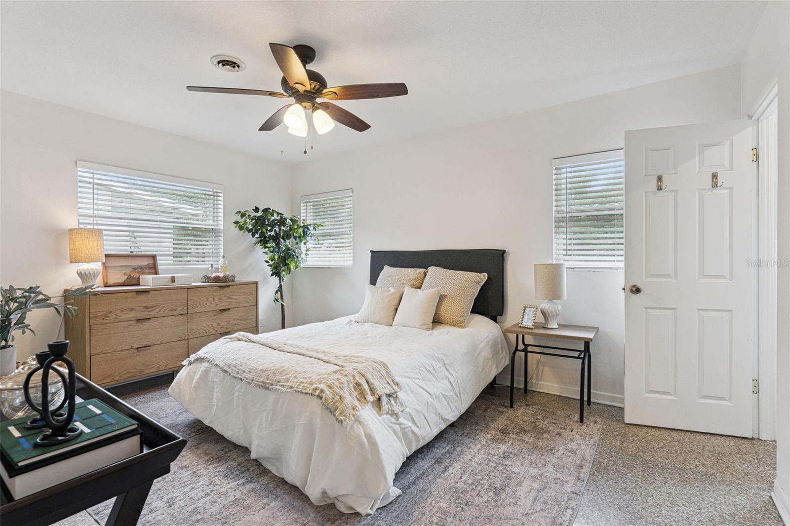 Image 21 of 44 For 1512 Overlake Avenue