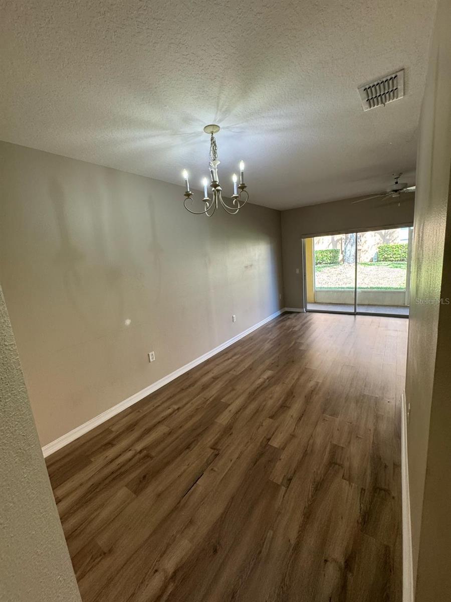 Image 15 of 27 For 252 Bexley Drive