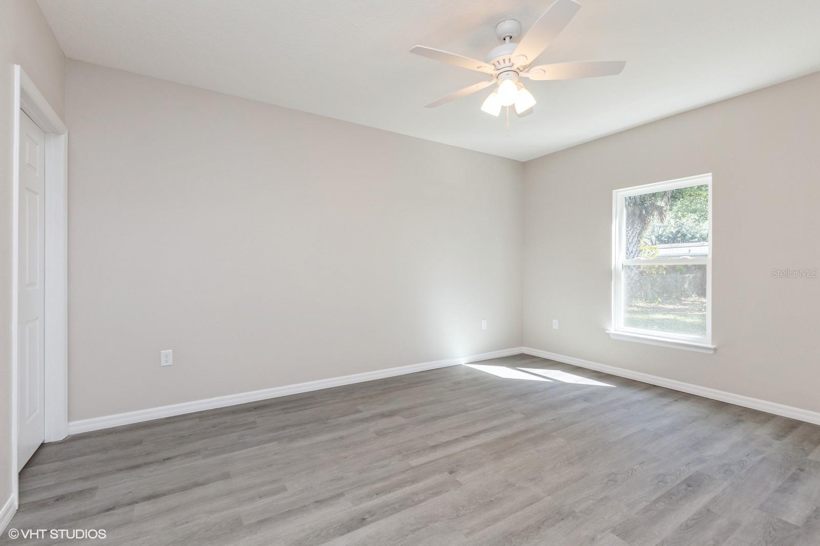 Image 11 of 25 For 613 Dakota Avenue