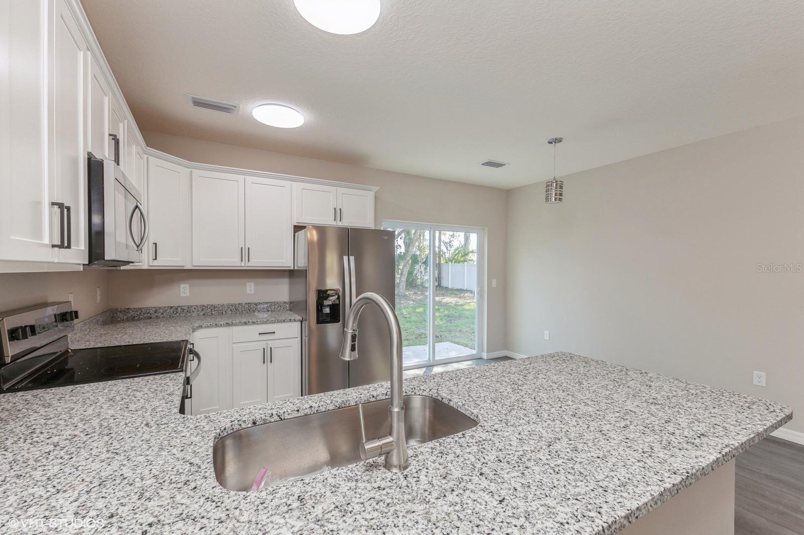 Image 5 of 25 For 613 Dakota Avenue