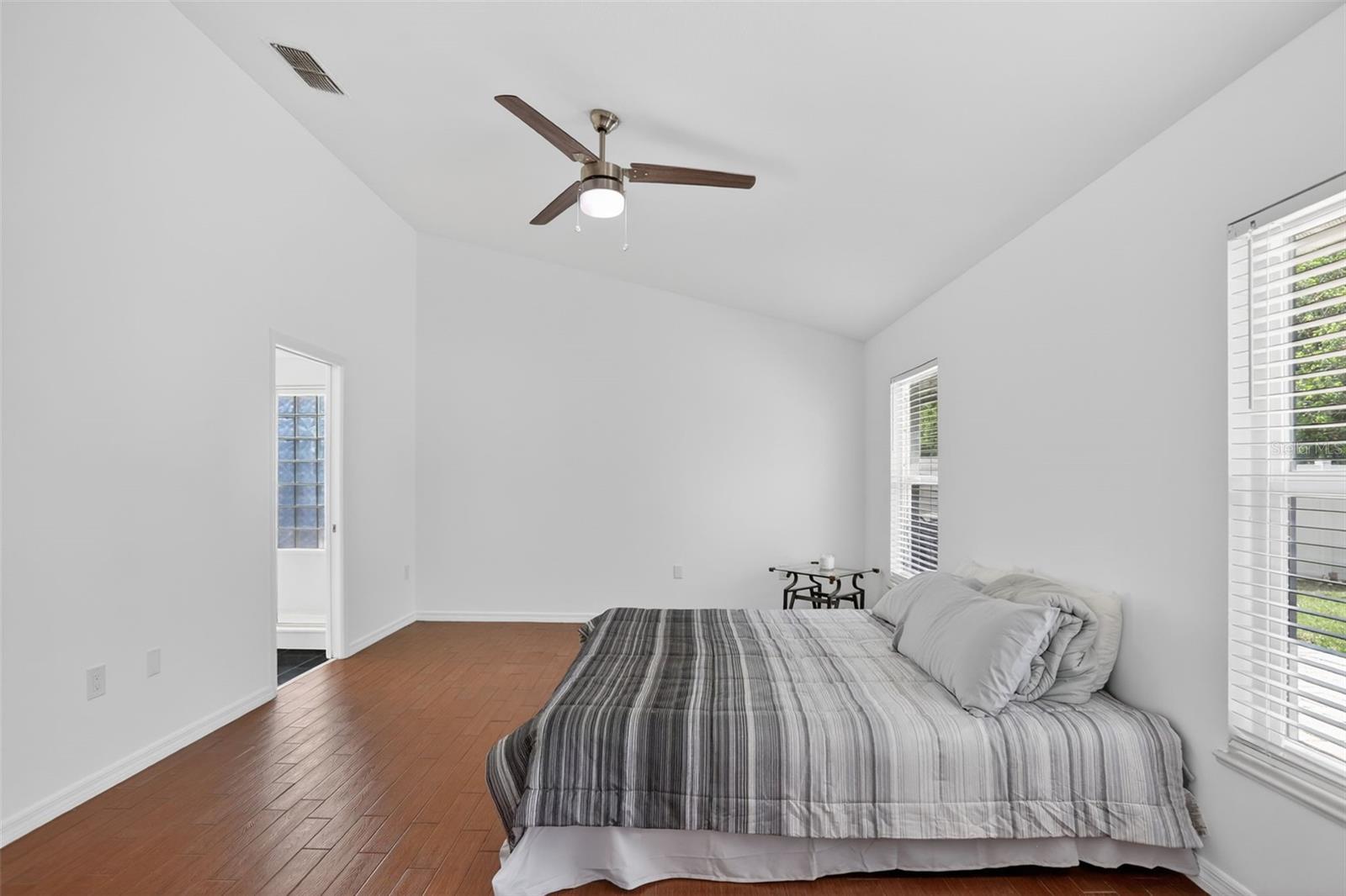 Image 17 of 41 For 5232 Hammock Circle