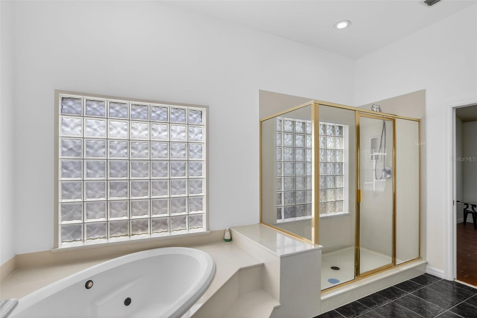 Image 19 of 41 For 5232 Hammock Circle