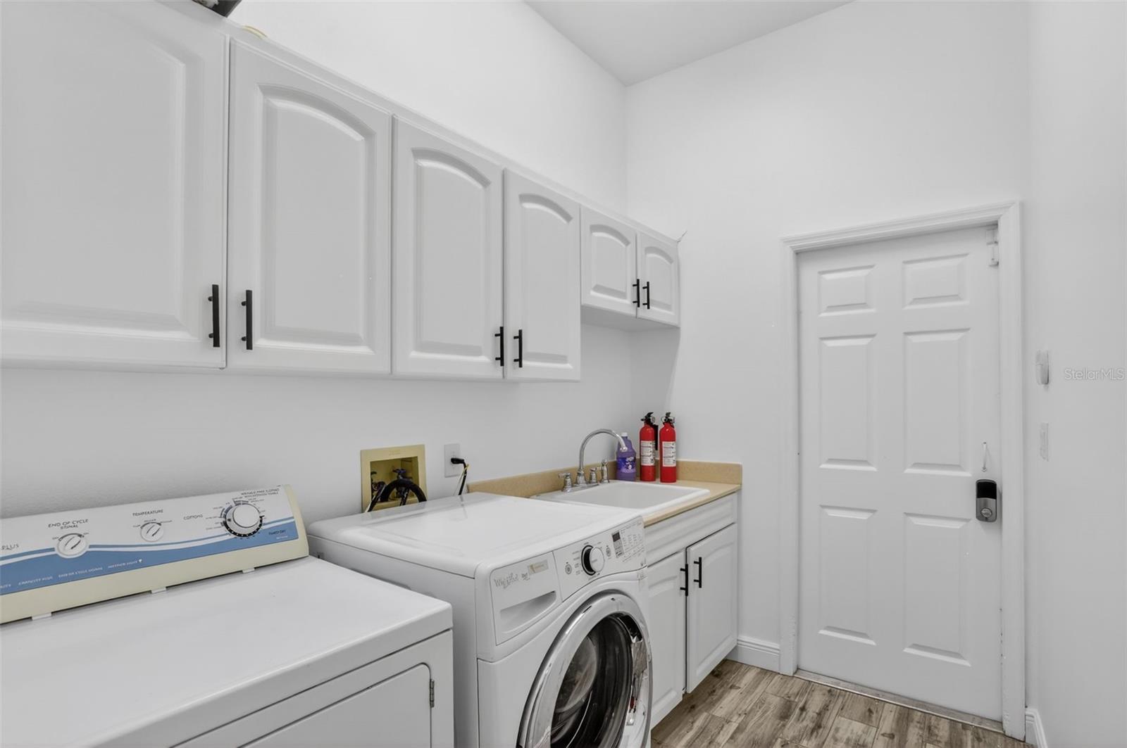 Image 20 of 41 For 5232 Hammock Circle