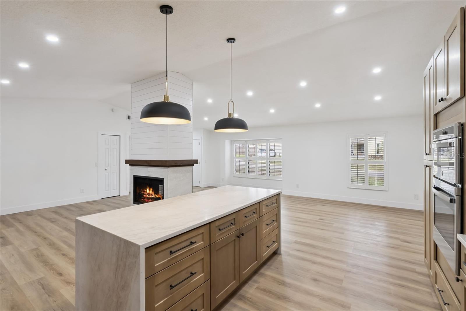 Image 13 of 61 For 418 Lakeshore Drive