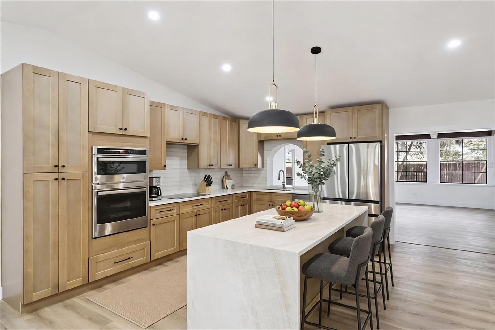 Image 14 of 61 For 418 Lakeshore Drive