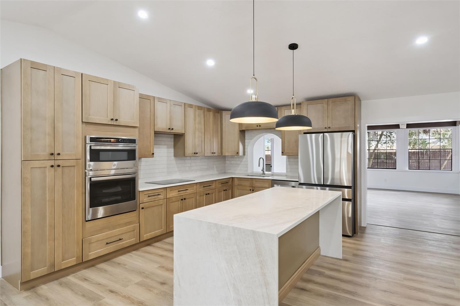 Image 15 of 61 For 418 Lakeshore Drive