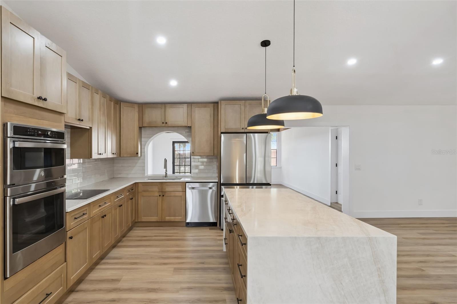 Image 16 of 61 For 418 Lakeshore Drive