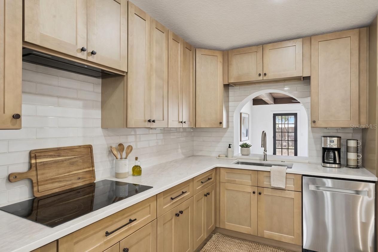 Image 19 of 61 For 418 Lakeshore Drive