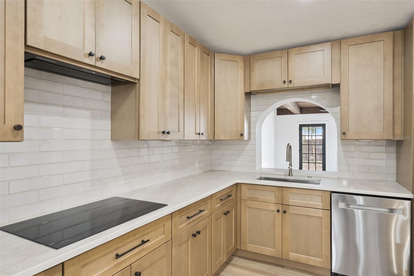 Image 20 of 61 For 418 Lakeshore Drive