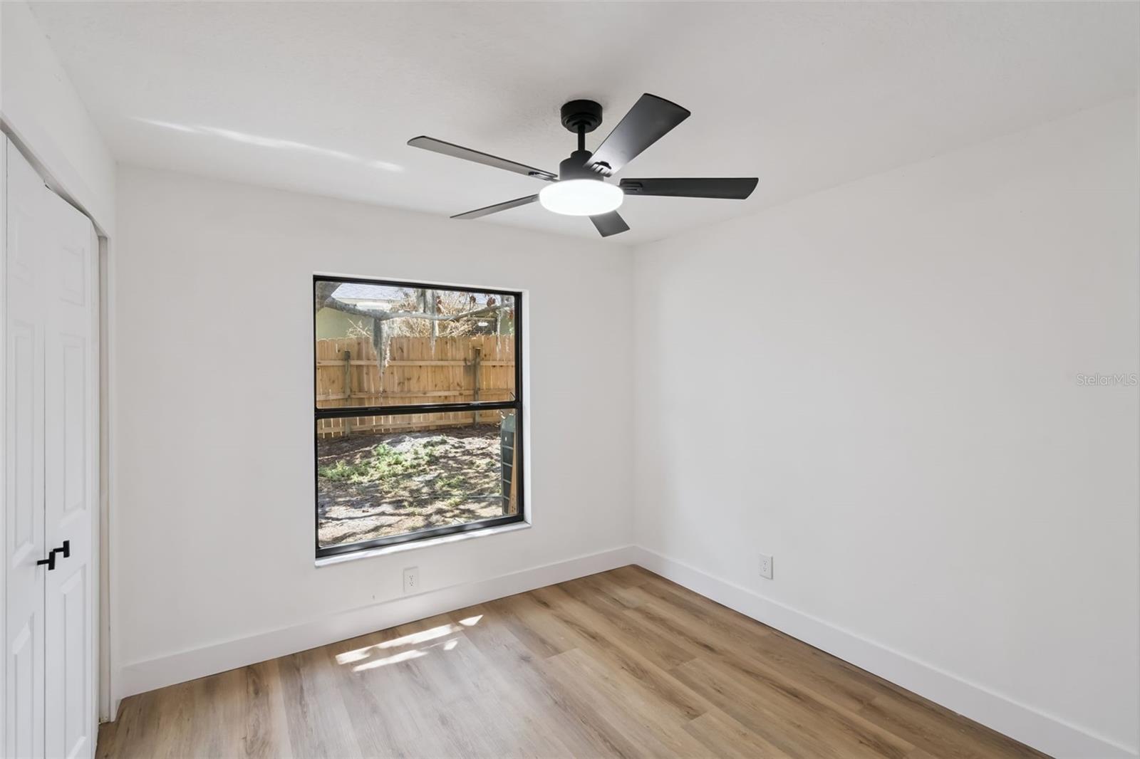 Image 30 of 61 For 418 Lakeshore Drive