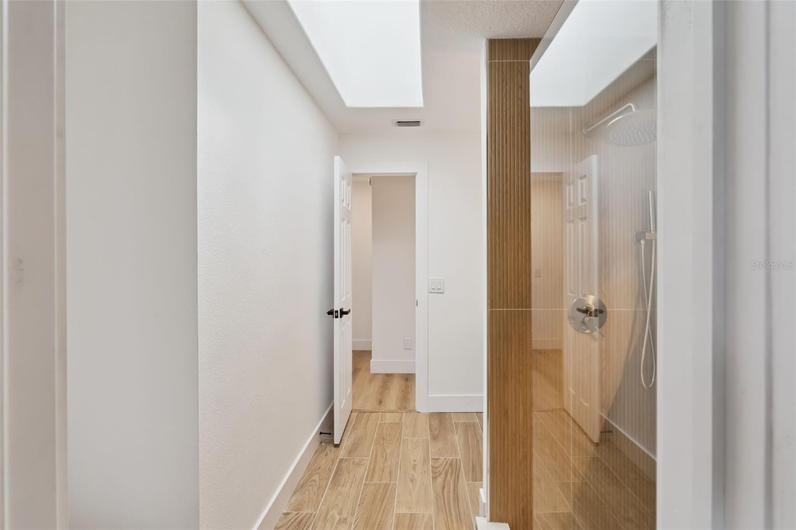 Image 32 of 61 For 418 Lakeshore Drive