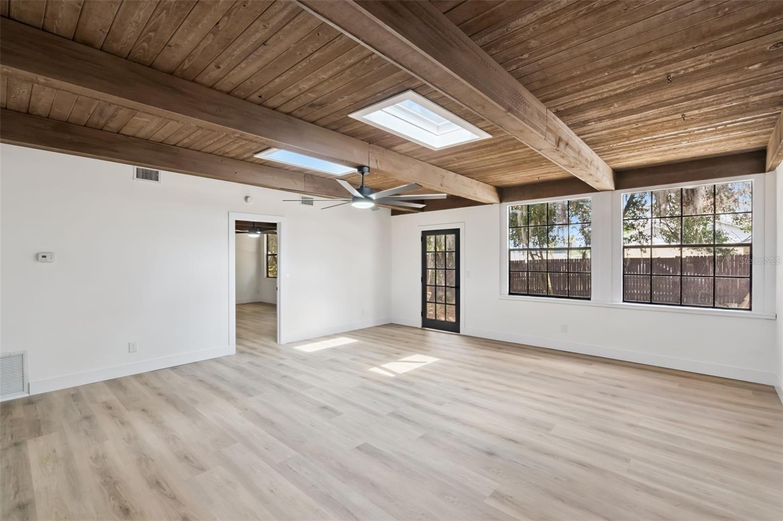 Image 34 of 61 For 418 Lakeshore Drive